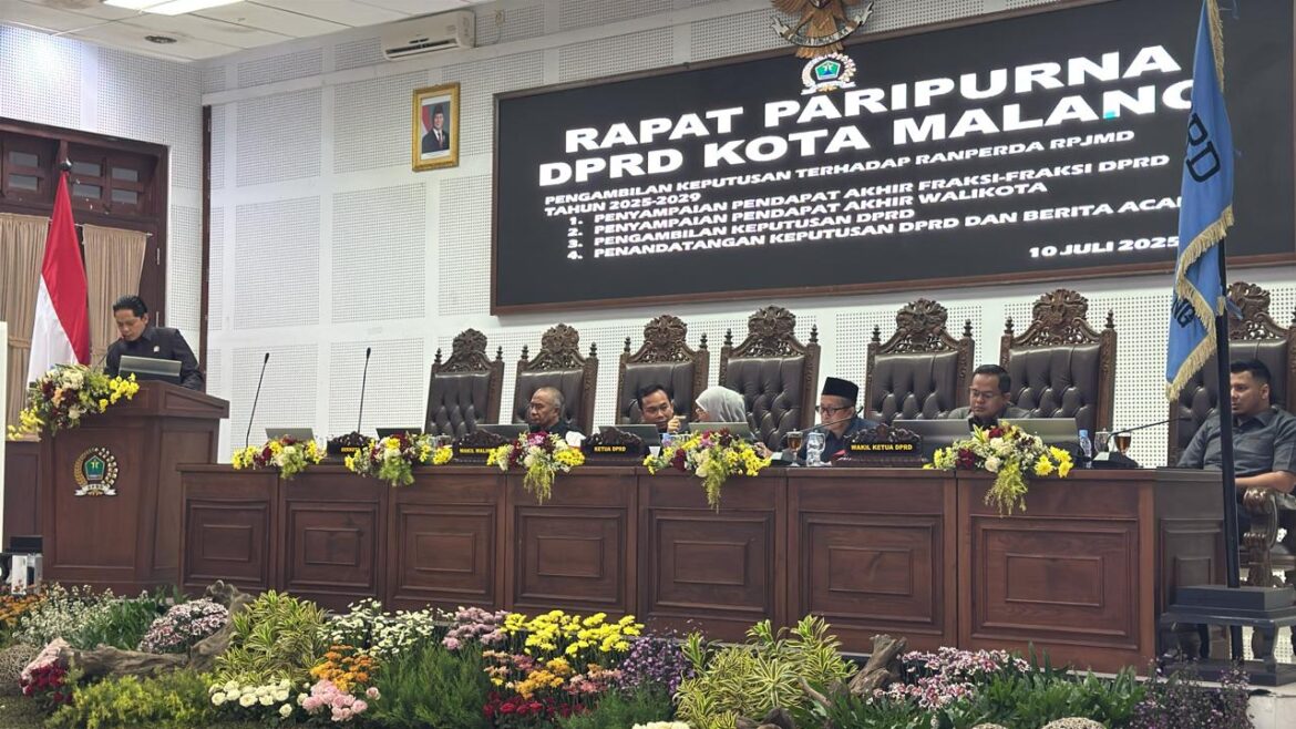 DPRD Secara Resmi Mengesahkan Ranperda Tentang RPJMD Kota Malang Tahun 2025-2029